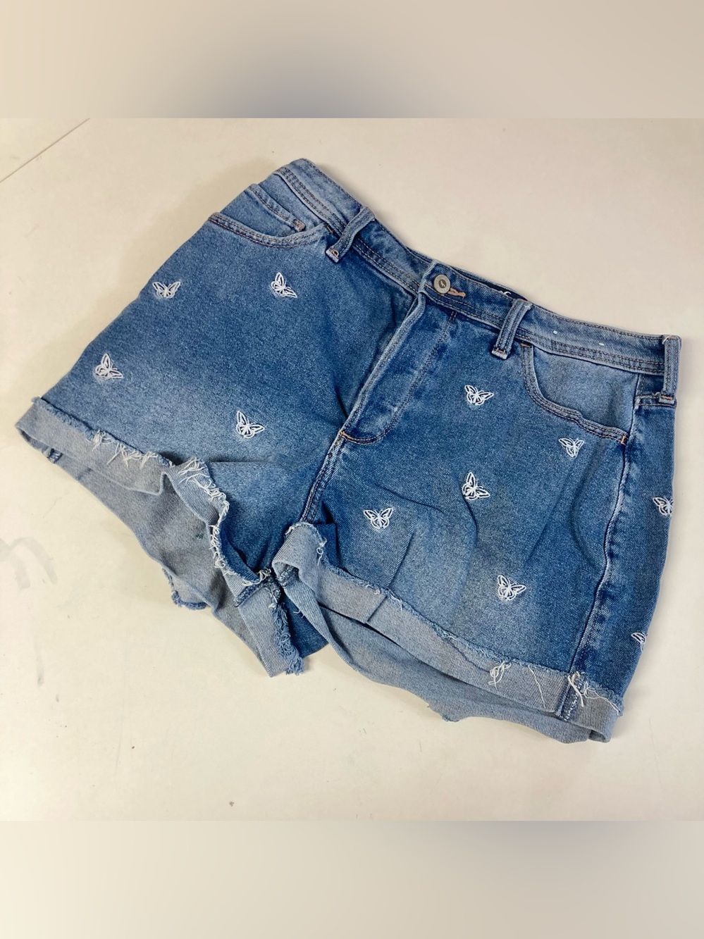 HOLLISTER California Butterfly Shorts - Picture 3 of 10